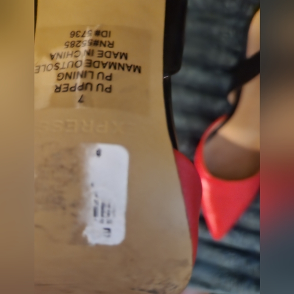 Express Heels - Picture 2 of 3